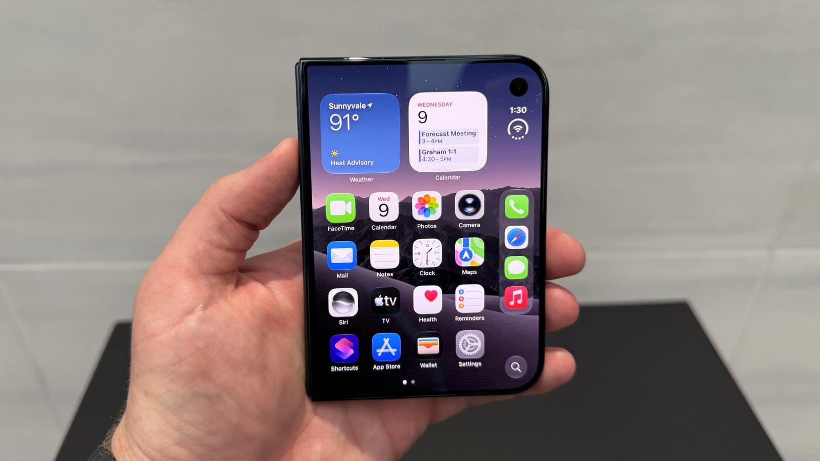 Apple ilk katlanabilir telefonu iPhone Duo'yu tanıttı: Samsung'un liderliği tehdit altında