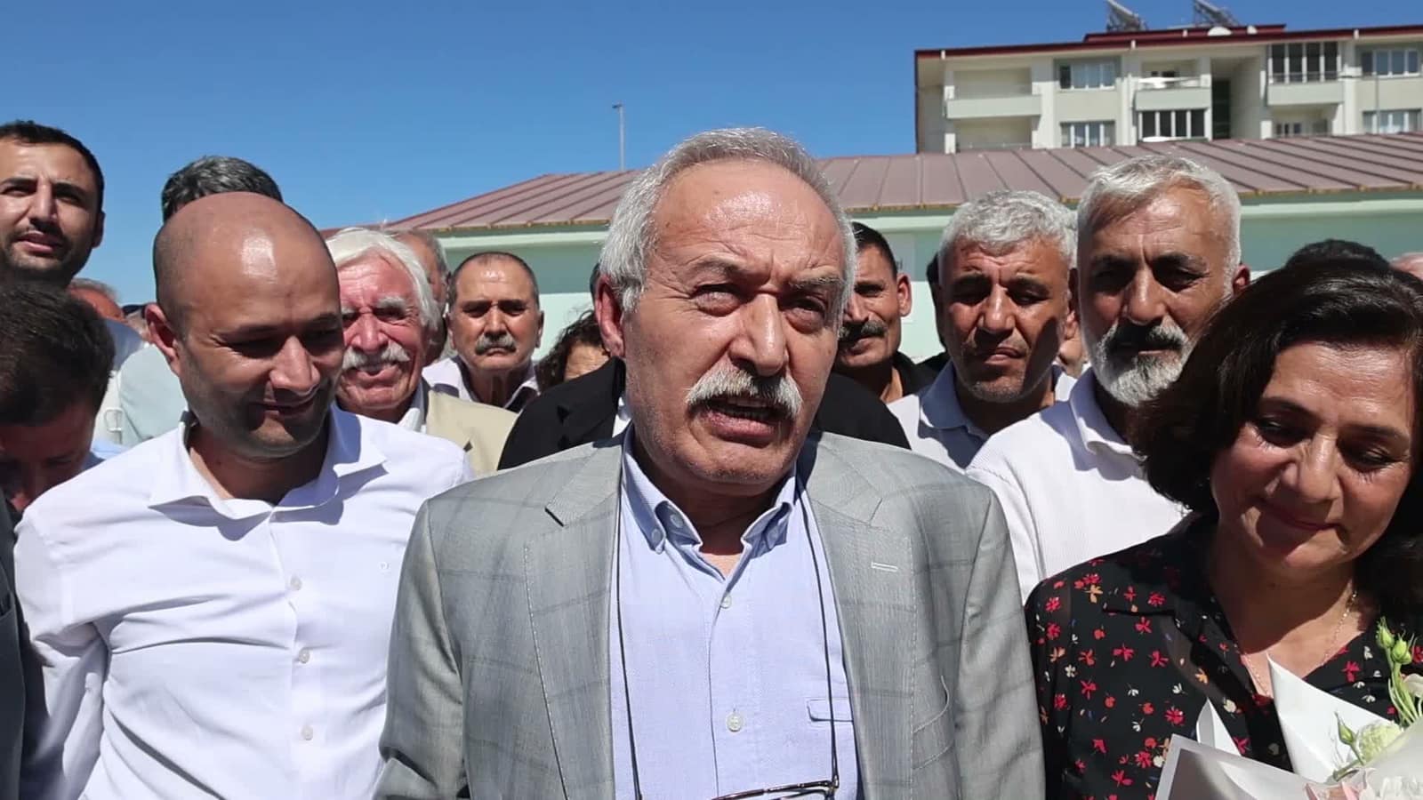 Selçuk Mızraklı 7 yıl sonra tahliye oldu: Ankara'ya 'şeffaf barış süreci' çağrısı yaptı