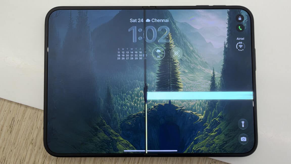 Apple'ın özel menteşesi iPhone Duo ekranlarını bozdu: şirket 'az sayıda cihaz' dedi