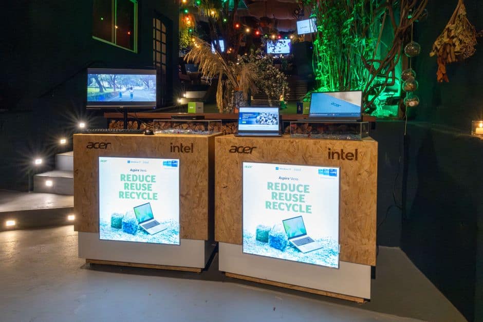 Acer and Intel electronic displays promote sustainability at a green-themed event.