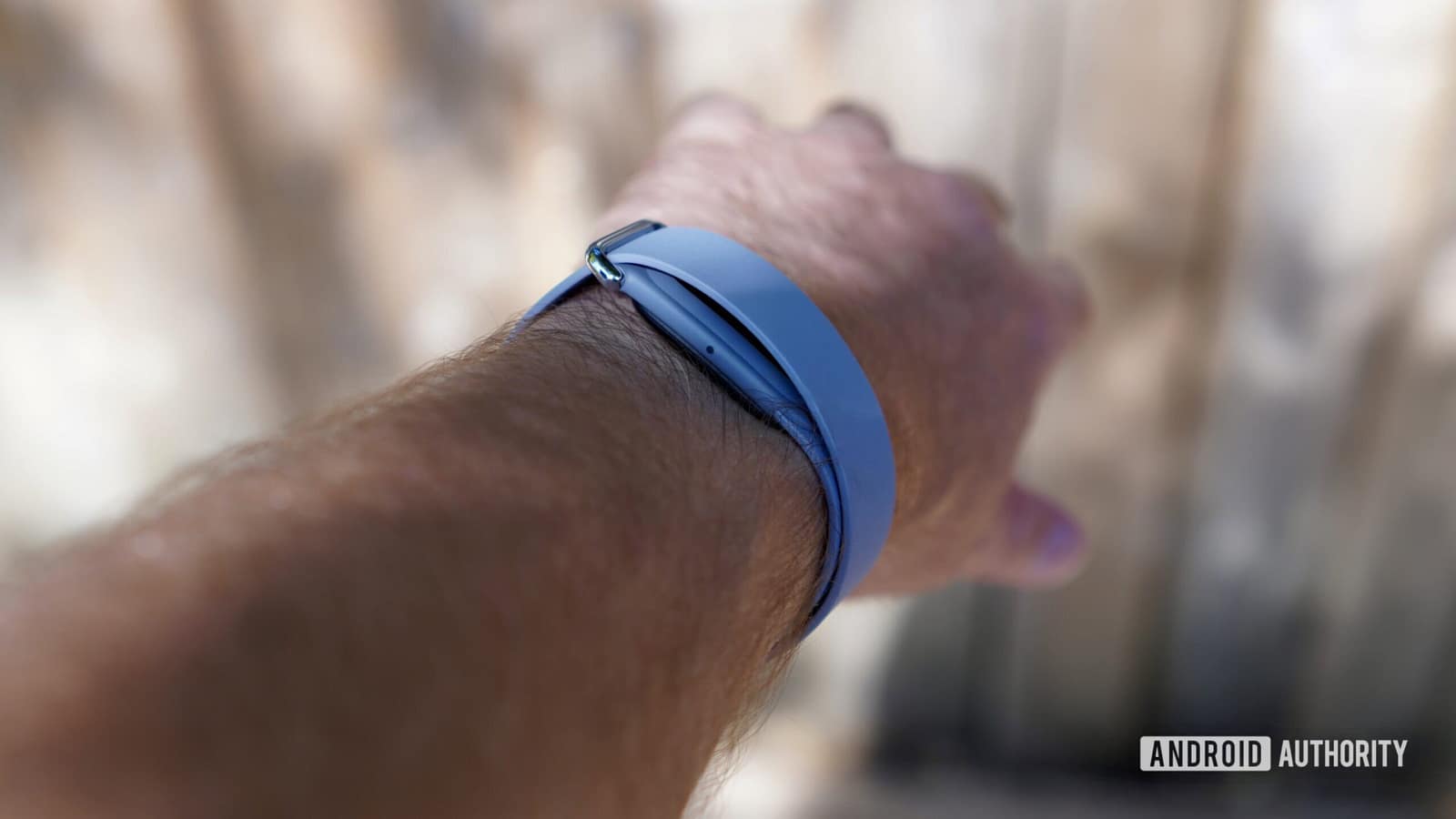 Fitbit Edge şık tasarımıyla gelse de Air modeli pil ve fiyat avantajıyla öne çıkıyor